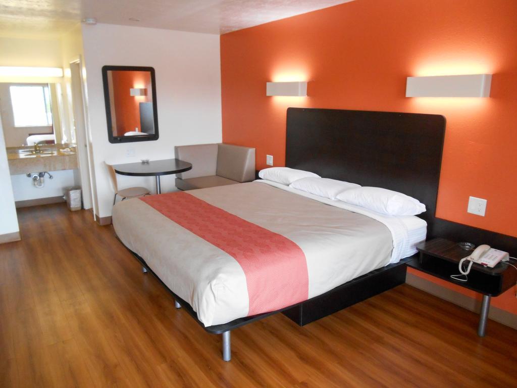 Hotel 6-madisonville, Tx